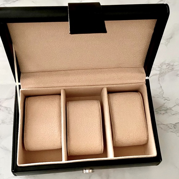 Black Leather Watch or Bracelet Valet - Picture 8 of 9